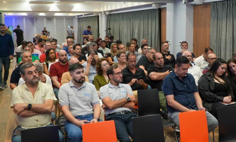 Asistentes en el evento de RETEC.