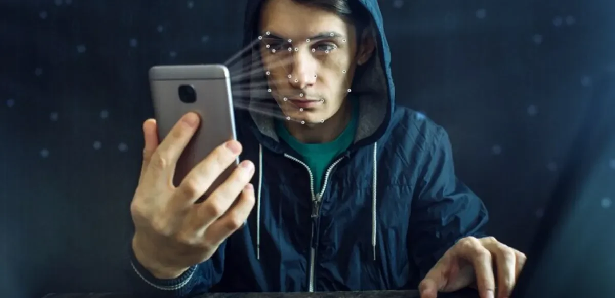 La suplantación de identidad es una táctica frecuente en estafas por SMS.