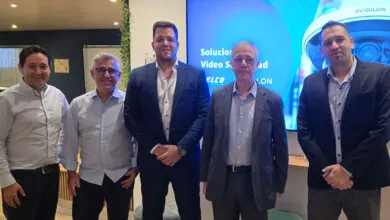 De Izq. a Der. Luis Blanco, Rodrigo Martini, José López, Matías Seoane de Motorola Solutions, junto a Emiliano Chisari de Distecna. 