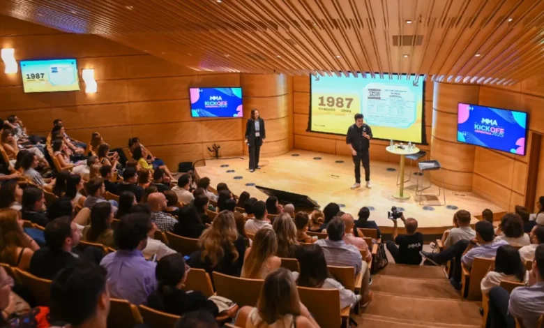 Líderes del marketing se dieron cita en el Auditorio Jacarandá de la Torre YPF para el MMA Kick Off 2025, donde reflexionaron sobre el valor de las experiencias humanas en un contexto de avances tecnológicos como la inteligencia artificial.