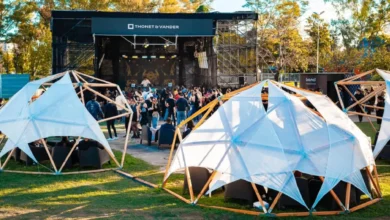 El espacio Kosmos de Thonet & Vander en Ultra Buenos Aires ofreció una experiencia sonora inmersiva con tecnología profesional, sets en vivo y un entorno que fusionó música, cultura y comunidad.