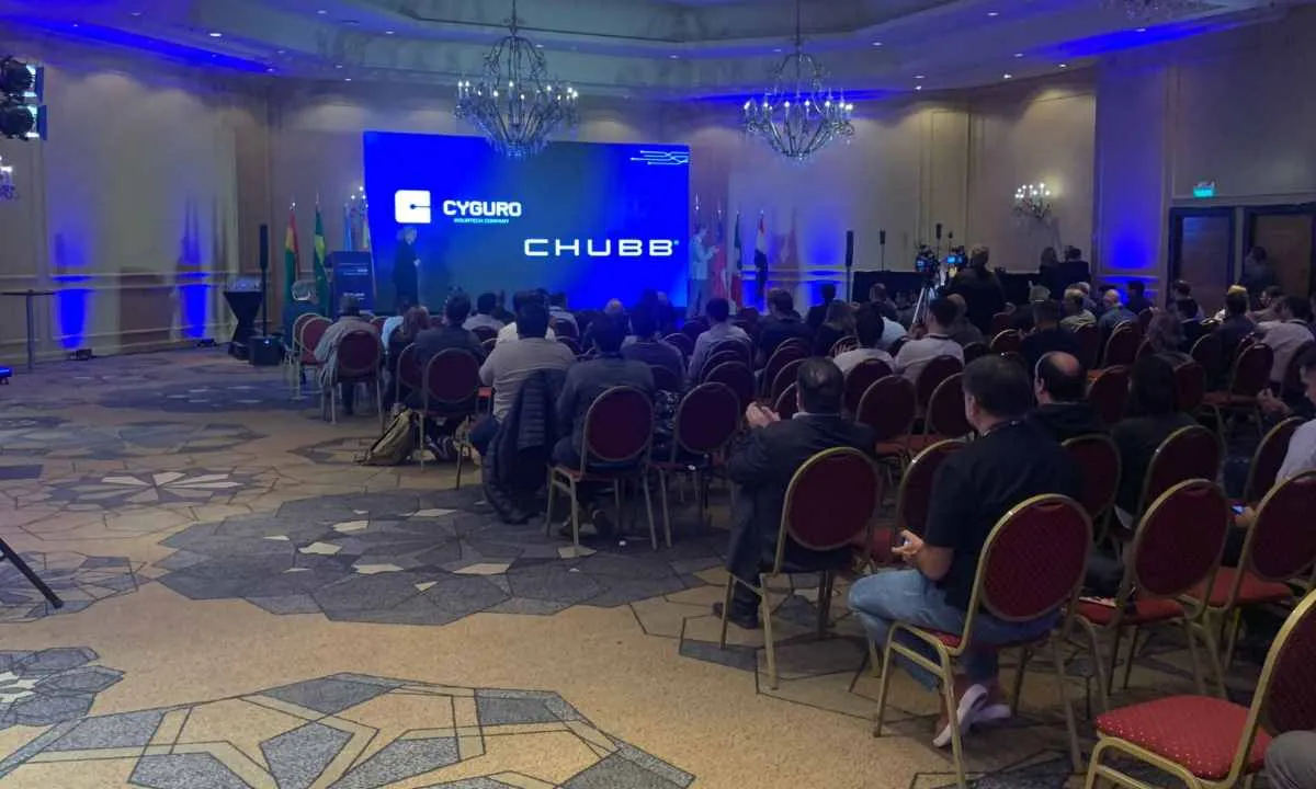 El evento cerró con un llamado a la colaboración entre sectores para fortalecer las defensas contra amenazas digitales.