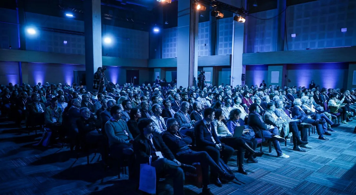 Bajo la consigna "Conectividad en evolución para la economía digital”, el evento, considerado el más importante del año para la industria