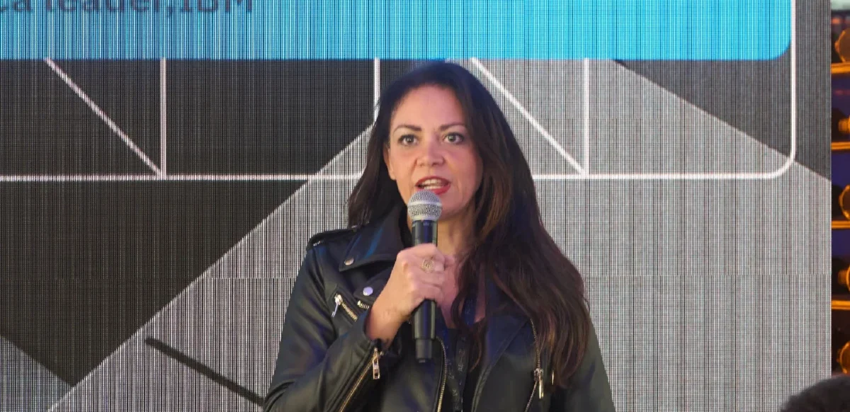 Renata Santos, Vicepresidenta y líder del stack Z para América Latina.