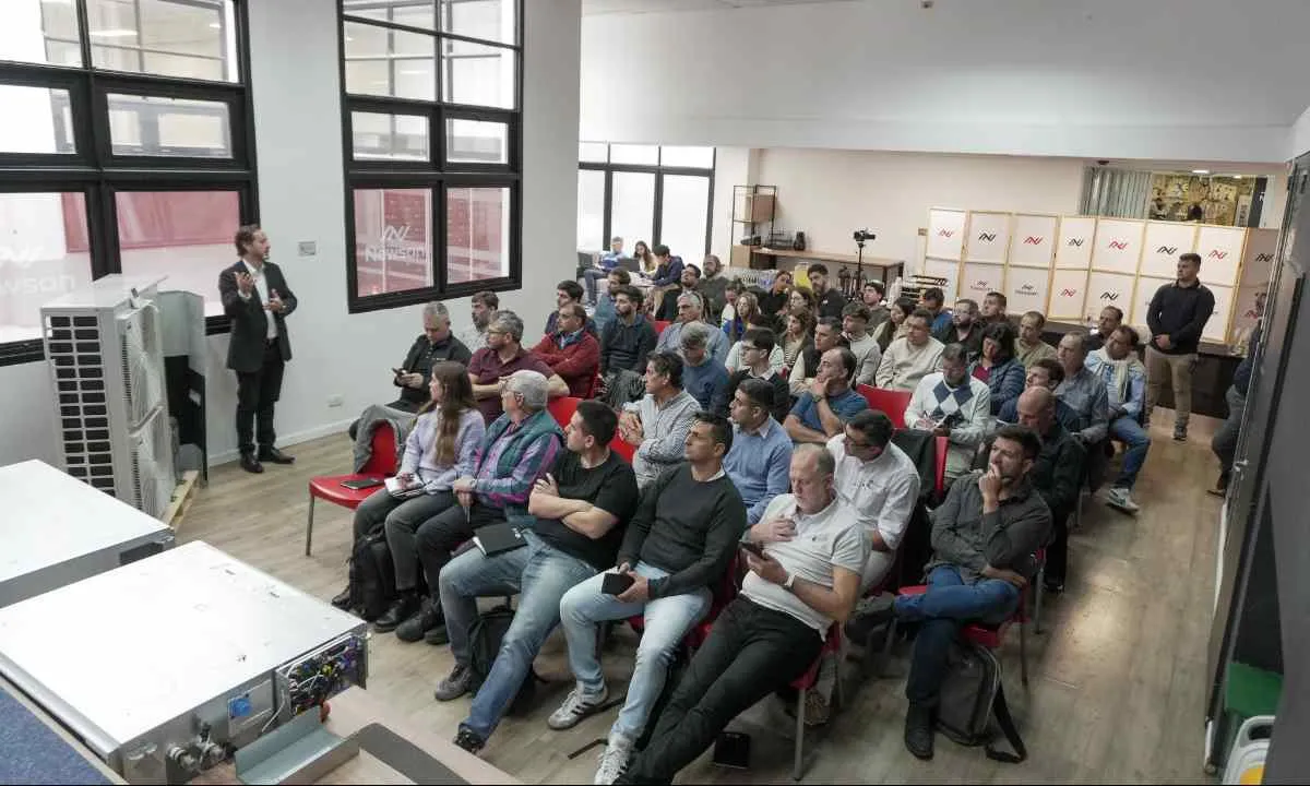 Más de 40 profesionales participaron del encuentro, incluyendo instaladores, arquitectos e ingenieros de diversas provincias.