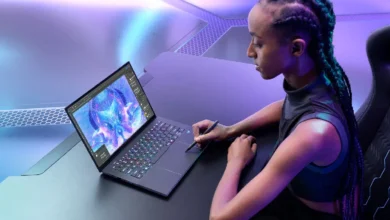 La delgada Predator Triton 14 AI es compatible con un procesador Intel® Core™ Ultra 9 288V y una GPU NVIDIA® GeForce RTX™ 5070 Laptop, y es la primera laptop del sector que utiliza materiales de interfaz térmica (TIM) de grafeno en la CPU para ayudar a la refrigeración.