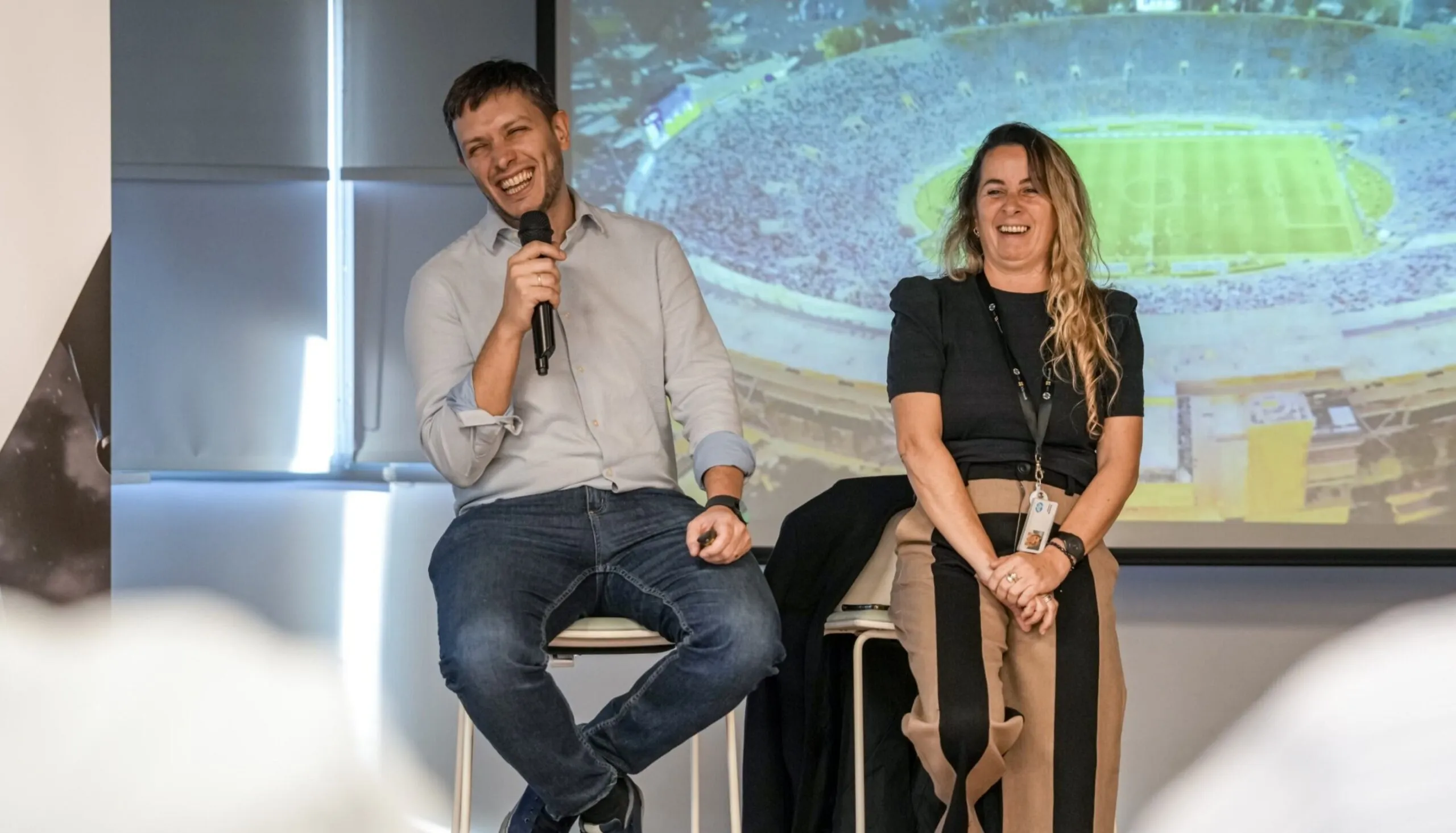 Gabriel Renzo, Channel Sales Manager en HP Argentina, junto a Yanina Dávila, Partner Business Manager (PBM), en el lanzamiento de la Copa HP 2025.