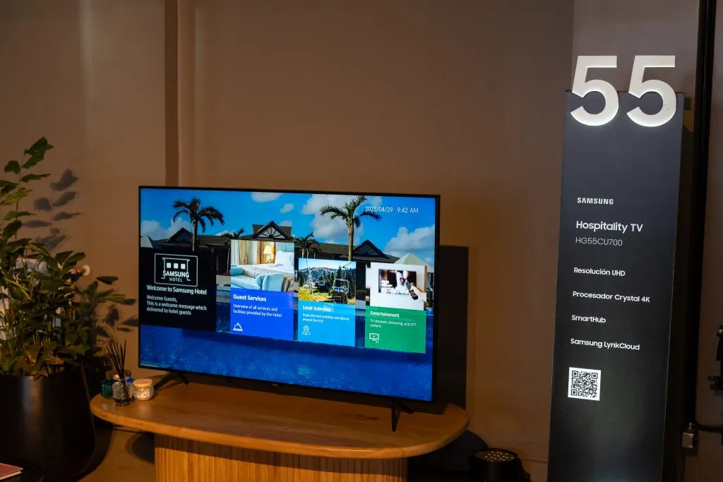 La línea Hospitality TV ha sido especialmente desarrollada para el sector hotelero, permitiendo una administración centralizada y personalizada del contenido en cada habitación.