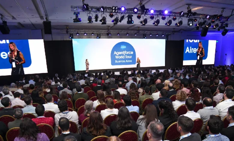 Vista general del Agentforce World Tour Buenos Aires 2025, que reunió a cientos de líderes, empresas y referentes del sector tecnológico.