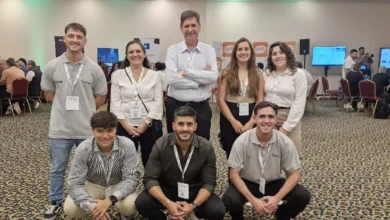 Gustavo Donn, coordinador general del grupo Retec, junto al equipo de Grupo Retec.