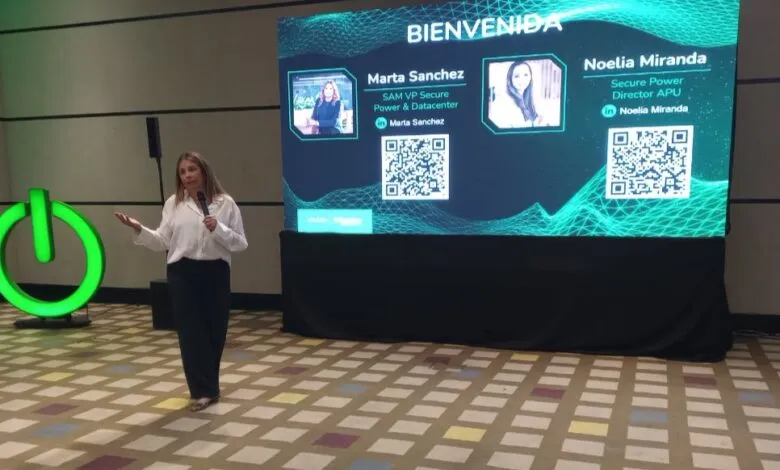 Marta Sánchez durante la apertura del evento AI Ready Data Centers, destacando el potencial energético de Sudamérica.