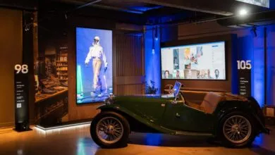 Supersized Displays de 105” y 98″