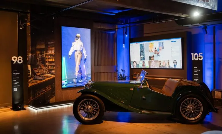 Supersized Displays de 105” y 98″
