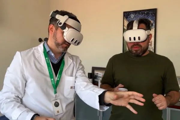 La tecnología permite ver modelos 3D superpuestos sobre el cuerpo del paciente en tiempo real.