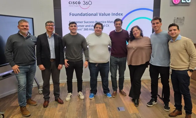 De izquierda a derecha: Cristian Cattaneo (DSA), Marcelo Galvez Estrada (Cisco), Ezequiel Acevedo (DSA), Guido Vacatello (DSA), Matias Vilaverde (EnterOne), Leticia Neyro(DSA), Guido Garibaldi (DSA) y Nicolas Battista (Cisco).
