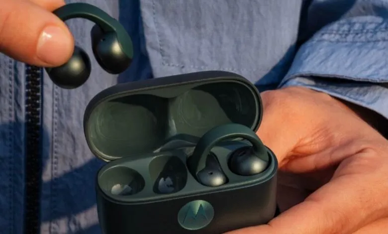 moto buds loop, los primeros auriculares abiertos de la marca con tecnología Sound by Bose, diseñados para ofrecer una experiencia de audio superior y adaptarse a diferentes estilos de vida.