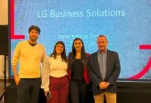 Leonardo Caraci, Belén Parodi y Debora Sabrina Espindola de Distecna, junto a Fernando Andina de LG. 