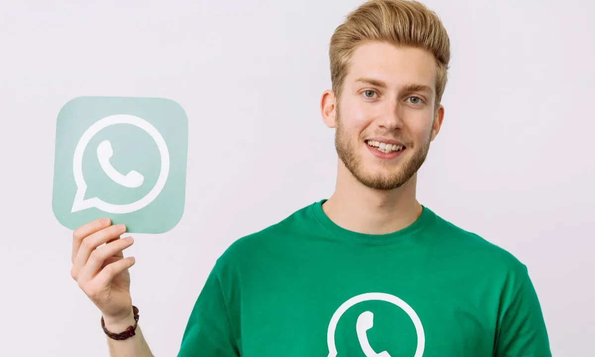 WhatsApp continúa ampliando sus funciones con foco en la inteligencia artificial y la atención empresarial.
