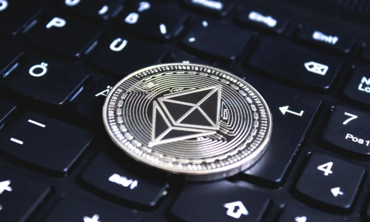 Ethereum sigue ganando terreno entre las empresas que diversifican sus estrategias de inversión en criptoactivos.