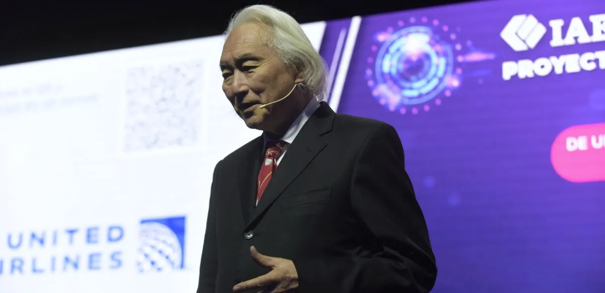 Michio Kaku durante su conferencia en el ITBA, explicando cómo Argentina puede despegar en la Cuarta Revolución Industrial.