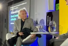 Michio Kaku propone repensar la vida desde la computación cuántica.