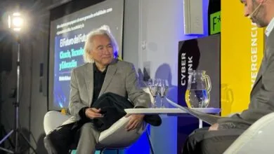 Michio Kaku propone repensar la vida desde la computación cuántica.