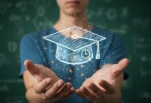 Auroria impulsa una inteligencia artificial con lógica escolar.