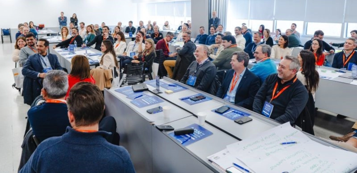 Líderes industriales compartieron experiencias y desafíos en el encuentro “ADN de la Transformación Operacional”, donde la tecnología y la cultura fueron presentadas como ejes de la competitividad en la Industria 4.0.