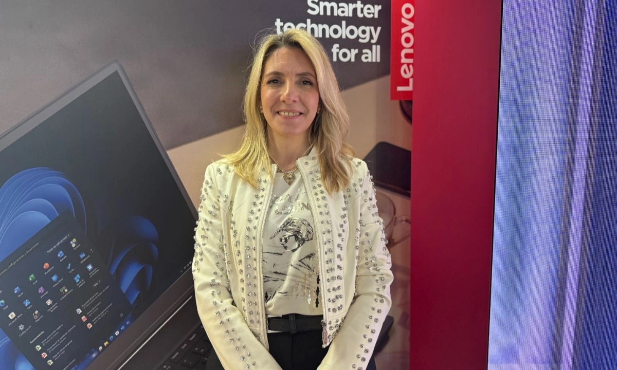 Florencia Mencía, Comercial Sales Manager.