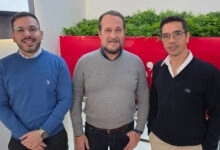 Izq. a Der.: Federico Hasenbalg, Fernando Andina y Emanuel Galarza de LG Argentina.