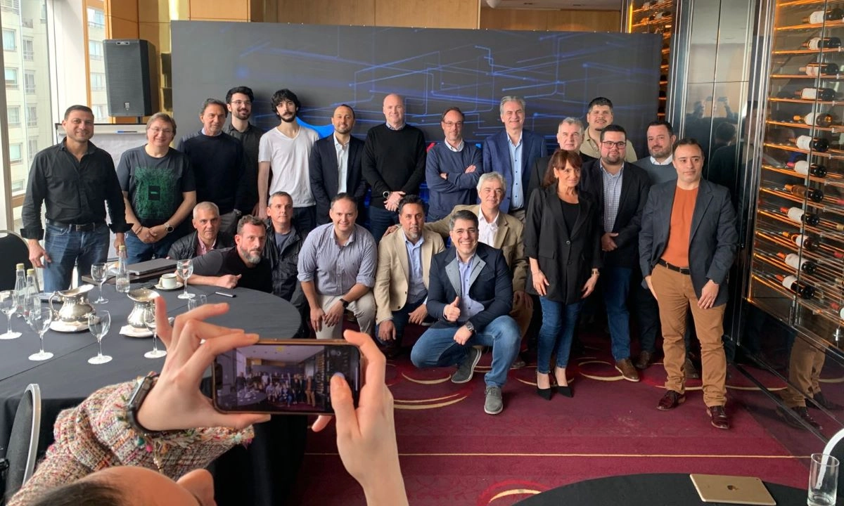 Partners y aliados estratégicos participaron del GOCYBER Partner Meeting 2025, donde Sparkfound compartió su visión de escalar el negocio de ciberseguridad junto al canal.