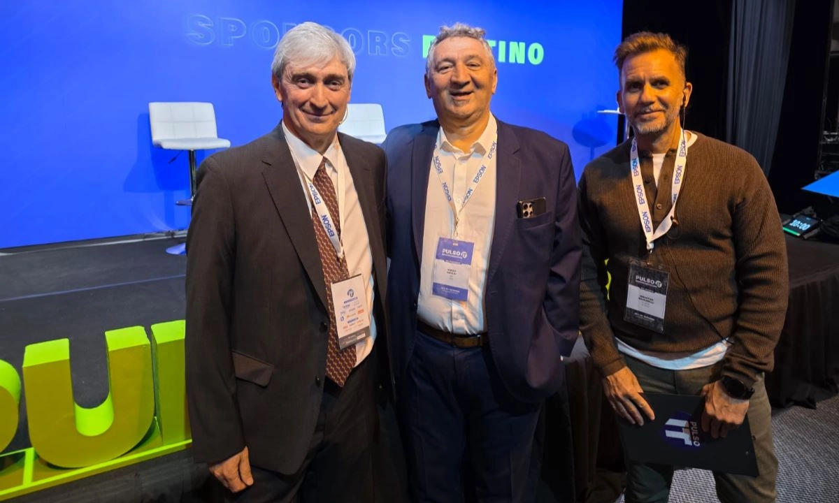 Alejandro Boggio (presidente de CADMIPyA), Sergio Airoldi (vicepresidente de CADMIPyA y CEO de Air Computers) y Sebastián Magnarelli (ITSitio Group)