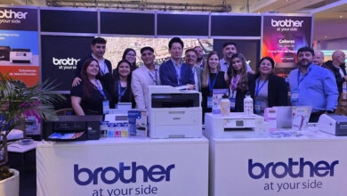 Shingo Honda, Presidente de Brother para Argentina, Uruguay y Paraguay (al centro) con el equipo de Brother Argentina.