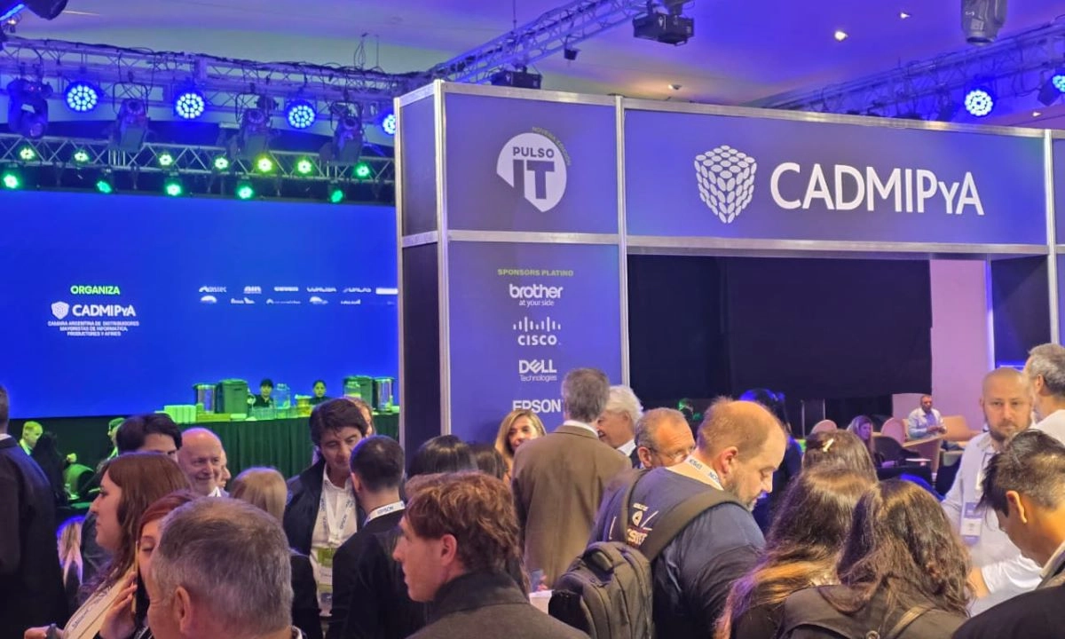 Desde temprano, los pasillos del Golden Center se llenaron de conversaciones, reencuentros y nuevas oportunidades de negocio entre los protagonistas del canal tecnológico argentino.