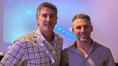 Pablo Kasjan, Head of Consumer para Argentina, Paraguay y Uruguay en Epson, junto a Maximiliano Figueroa, Ejecutivo de Cuentas del canal mayorista de Epson Argentina.