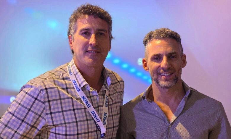 Pablo Kasjan, Head of Consumer para Argentina, Paraguay y Uruguay en Epson, junto a Maximiliano Figueroa, Ejecutivo de Cuentas del canal mayorista de Epson Argentina.