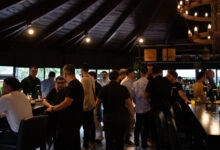 Durante el encuentro se realizó el sorteo en vivo de tres viajes adicionales, permitiendo que más participantes tuvieran la posibilidad de ganar.