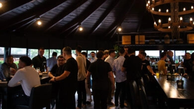 Durante el encuentro se realizó el sorteo en vivo de tres viajes adicionales, permitiendo que más participantes tuvieran la posibilidad de ganar.