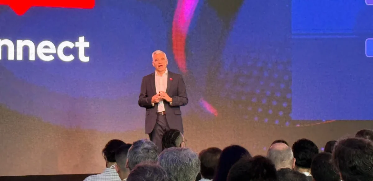 Más de 400 profesionales de la industria tecnológica participaron en el Red Hat Summit: Connect Buenos Aires 2025, realizado en el Faena Art Center, donde la compañía destacó cómo la inteligencia artificial abierta impulsa la innovación, la eficiencia y la sostenibilidad empresarial.