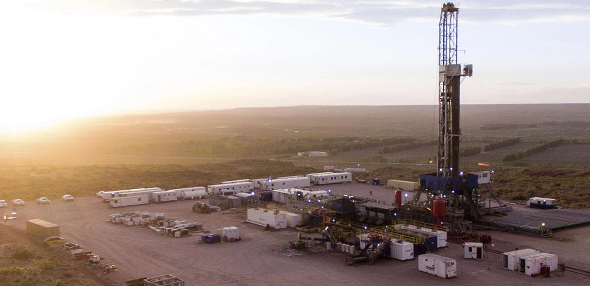 El desarrollo de Vaca Muerta genera una demanda sin precedentes de servicios de construcción especializada, obligando a las pymes del sector a reinventarse tecnológicamente para mantener su competitividad y apoyar el desarrollo de nuestro país.