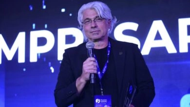 Sergio Candelo recibe el Premio al Empresario del Año en los Sadosky 2024.