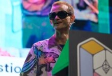 Vitalik Buterin, cofundador de Ethereum, inaugura Devconnect Argentina 2025.