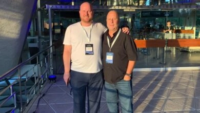 Alejandro Wasserlauf, Territory Sales Manager de ExaGrid, junto a Eduardo Perugino, director de Distecna, durante el evento de fin de año de la compañía en el Planetario de Buenos Aires.