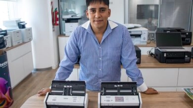 Según explica Patricio Andueza, Gerente de Producto P&S de Brother, la propuesta de valor se centra en un diseño portátil, fácil de mover entre la oficina y el hogar, ideal para escritorios compartidos o entornos donde el equipo debe guardarse con frecuencia.