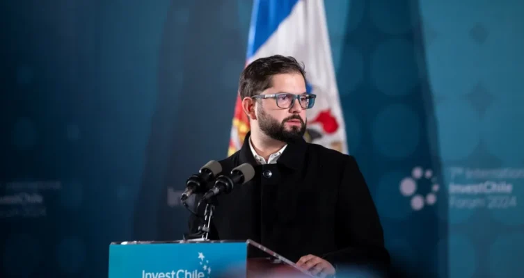 El Presidente Gabriel Boric destacó el valor cultural y estratégico de la inteligencia artificial, subrayando que Latam-GPT permitirá proyectar la identidad latinoamericana en el desarrollo tecnológico.