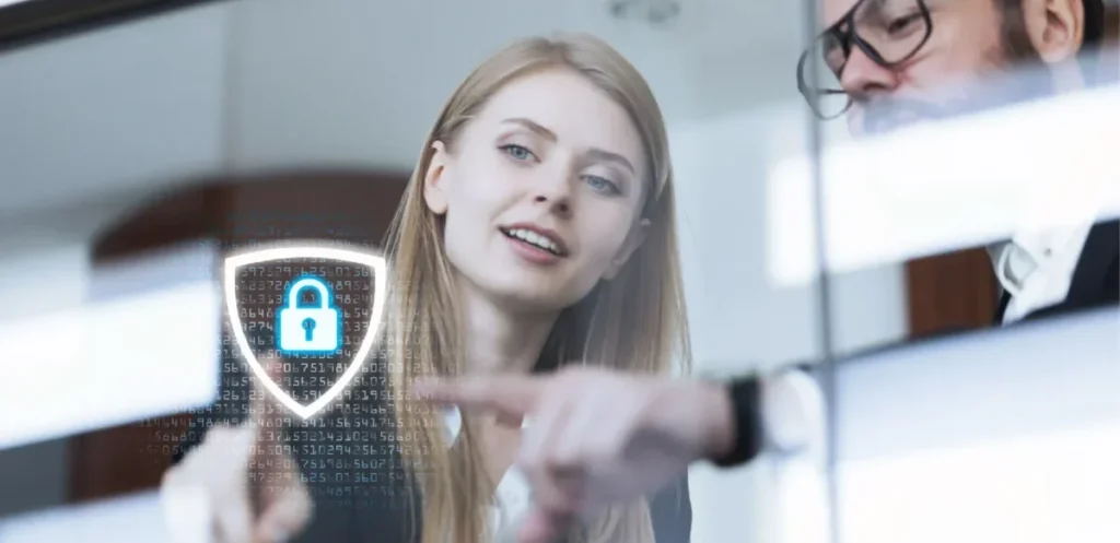 Las soluciones de ciberseguridad con IA son esenciales para detectar patrones anómalos en tiempo real, defendiendo a las organizaciones contra ataques cada vez más sofisticados.