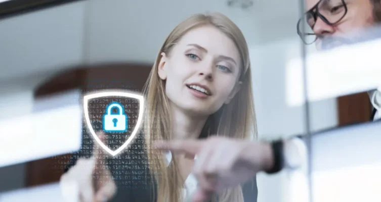 Las soluciones de ciberseguridad con IA son esenciales para detectar patrones anómalos en tiempo real, defendiendo a las organizaciones contra ataques cada vez más sofisticados.