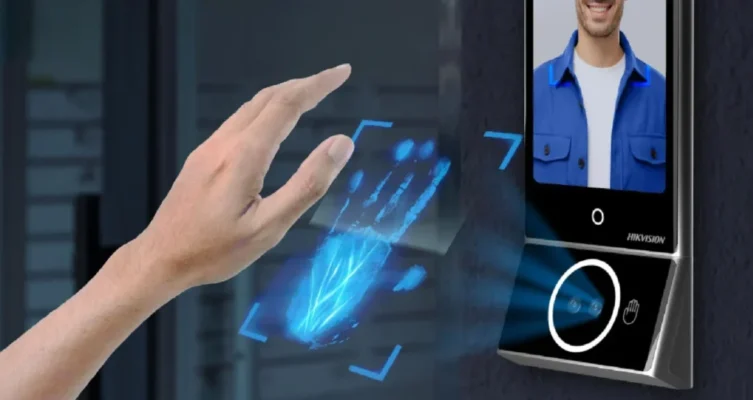 Los ataques de suplantación de identidad suelen ocurrir a través de aplicaciones como WhatsApp, donde los cibercriminales engañan a los contactos de la víctima.