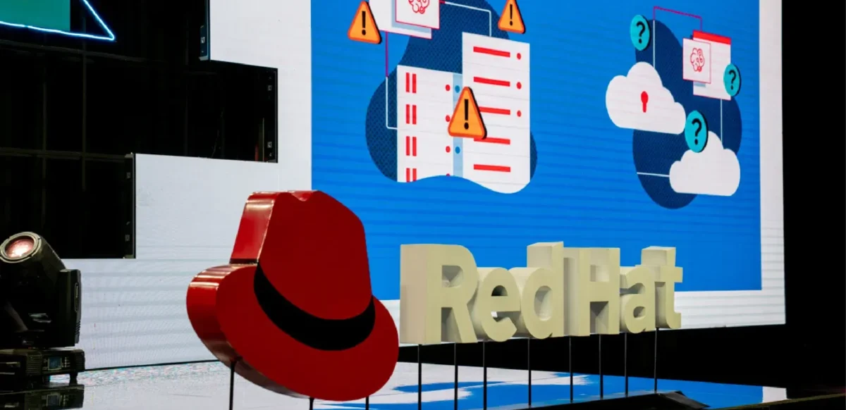 Los modelos de lenguaje grandes (LLM) ofrecen respuestas amplias pero pueden carecer de precisión, mientras que los modelos pequeños (SLM) se especializan en sectores concretos, brindando resultados más específicos y contextualizados.