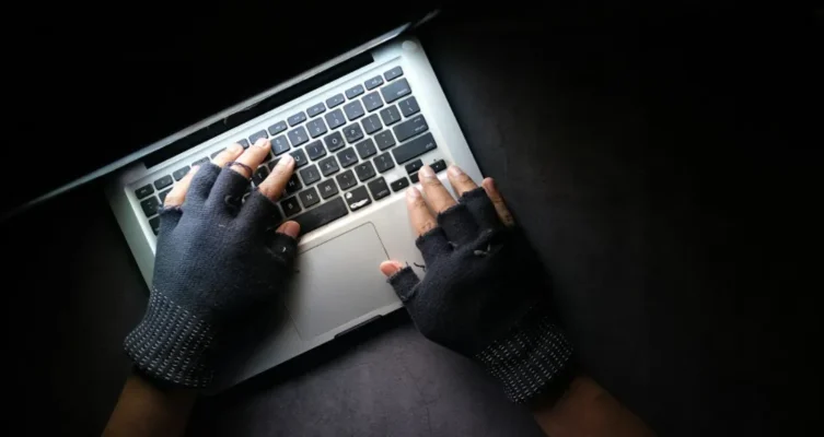 Cibercrimen en Chile con IA en aumento.